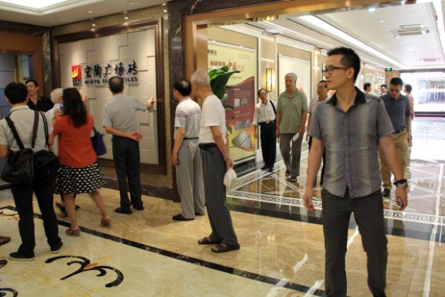 图5、全国闻名的宏陶广场砖.jpg