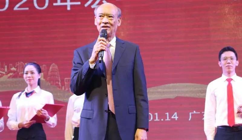 宏陶瓷砖集团顾问欧家瑞致辞