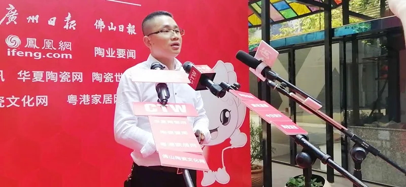 宏陶瓷砖销售副总经理曹俊接受采访