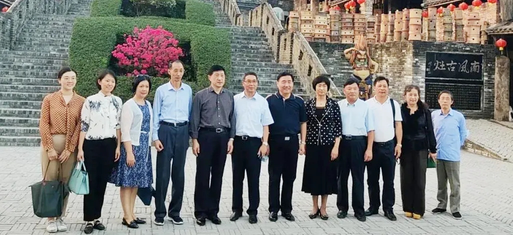 宏陶陶瓷南风古灶迎来中国前外交官等多批领导参观视察